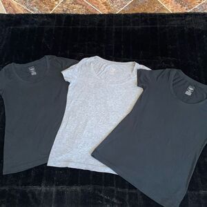 Set of 3 Basic Mossimo Supply Scoop Neck T Shirts 2 Medium One Small